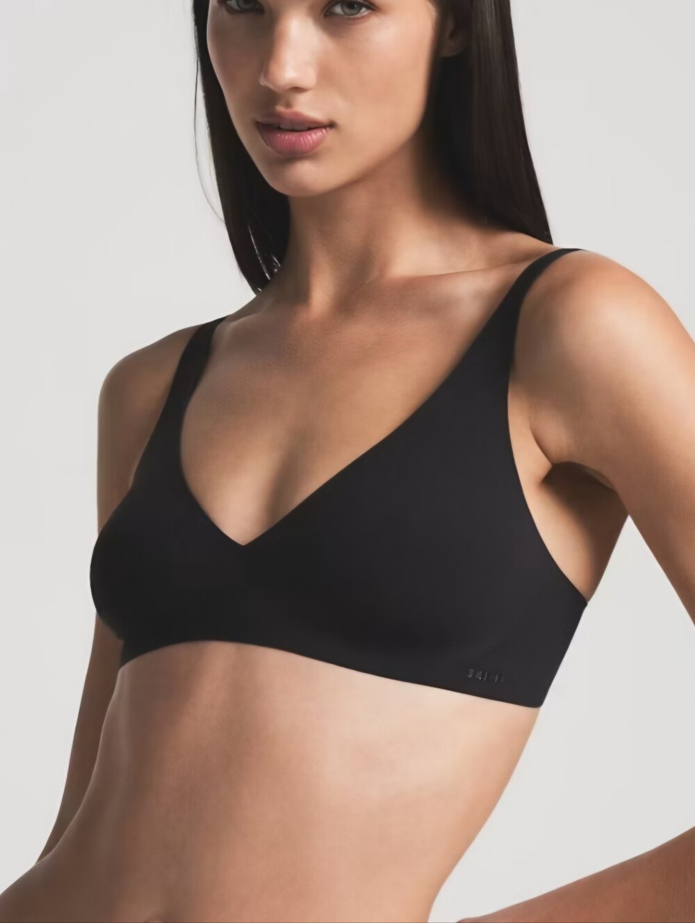 SKIMS Wireless V-Neck Naked Plunge Bralette — In Onyx
